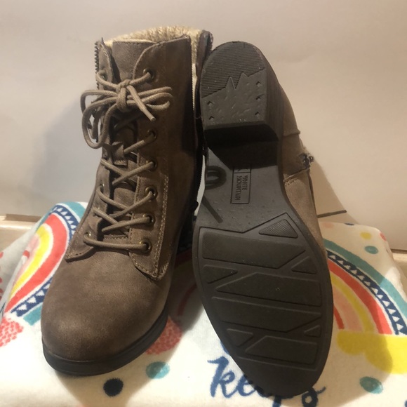 White Mountain booties - Picture 4 of 7